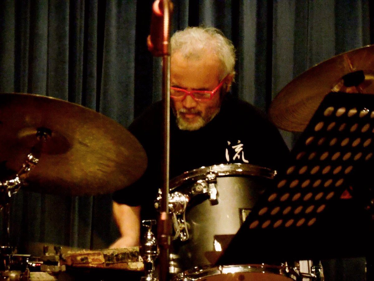 livearoundhere's tweet photo. #成瀬 #CROP #クロップ
#SoulDressing #ソウルドレッシング
#drums #ドラム
赤縁メガネがカッコいい^_^ https://t.co/bBUK7qX8Ck
