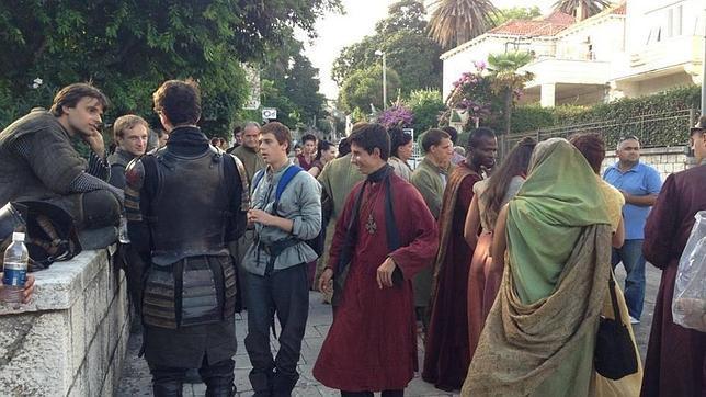 Un cacereño decide vivir para siempre como extra de series ambientadas en la Edad Media …erescapitalcultural2016.wordpress.com/2016/11/20/un-…