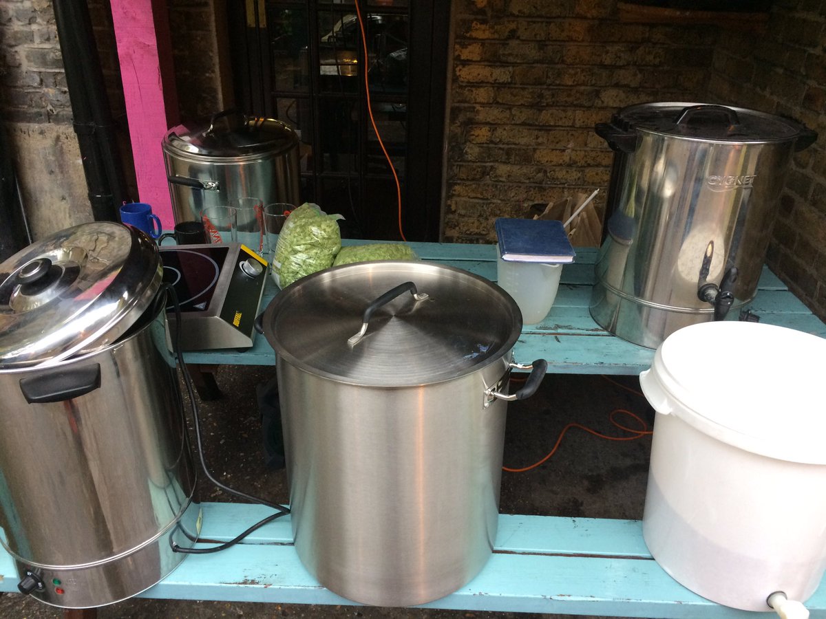 EsDesHandmade's tweet photo. Live brew starting now at the @northcotee11 #brewing #beer #pub #homebrew @WFPubs @CAMRA_Official @BrewUK #livebrew #localpub https://t.co/HwNIjm7e3o