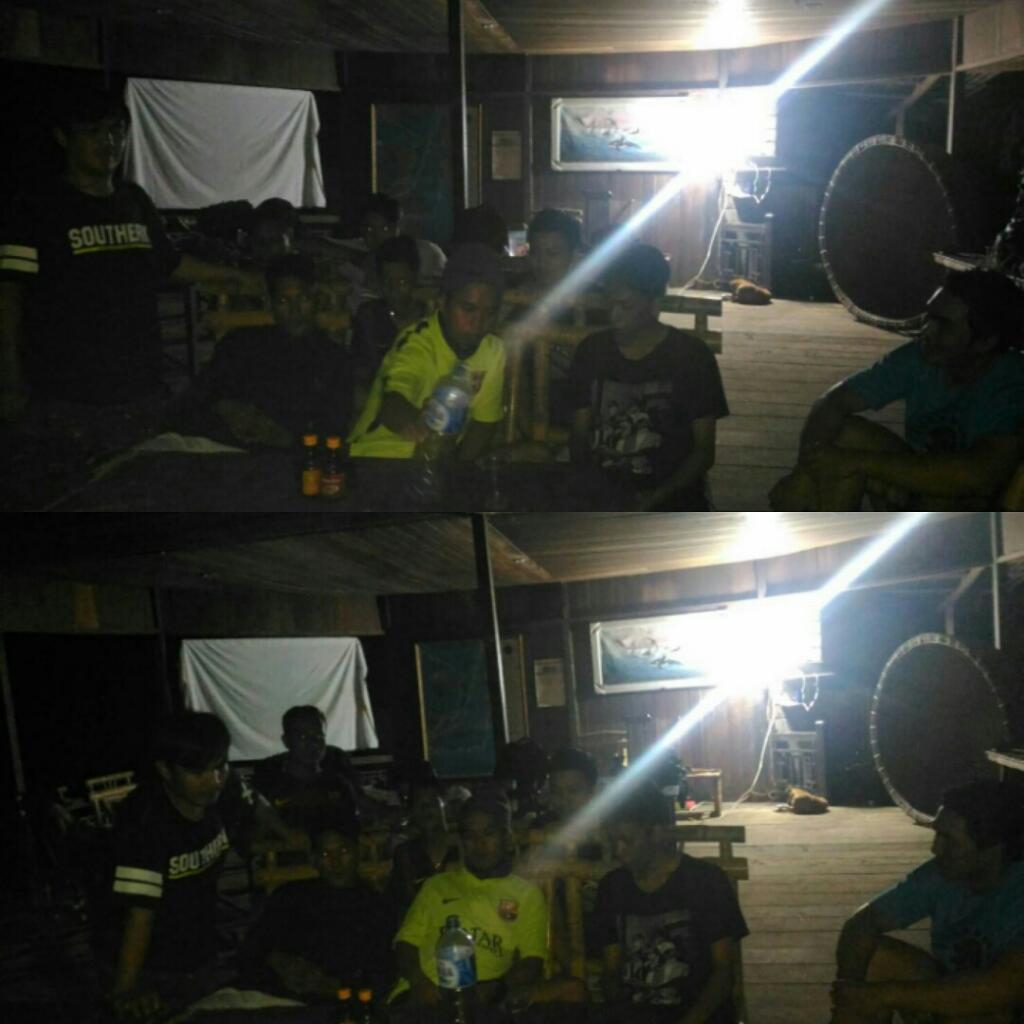 INDOBARCA_MNDO's tweet photo. Situasi pada saat nobar ditempat liburan #IBMAN Barca X Malaga ,walaupun imbang yg penting kebersamaan https://t.co/fL5wp5wOJC