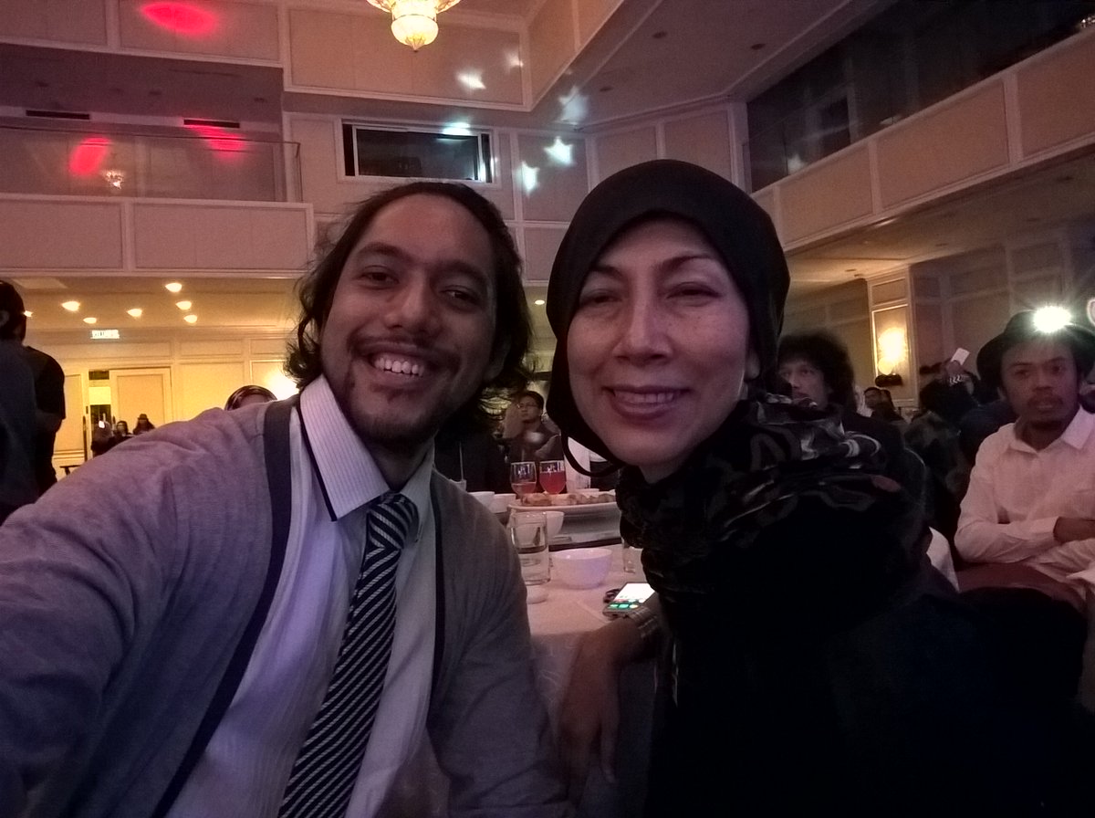hameerzawawi's tweet photo. #MACP dinner with the mum. #MACP2016 https://t.co/3LnVHeL619