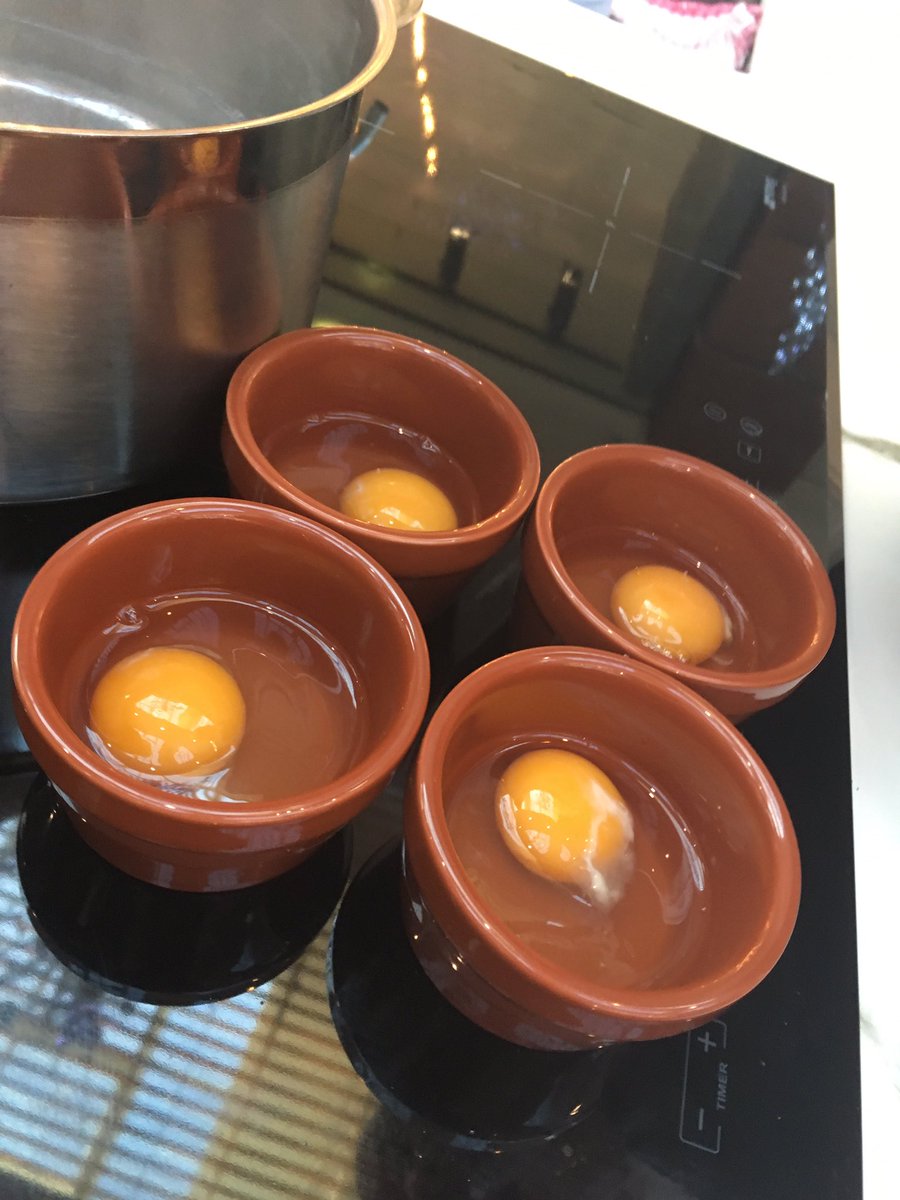 IndieFude's tweet photo. .@chef_jeffers working his magic on brunch @forestsideni #FoodFestival ft eggs benedict w/ local Springmount Free Range Eggs https://t.co/w6KWQnt5mZ
