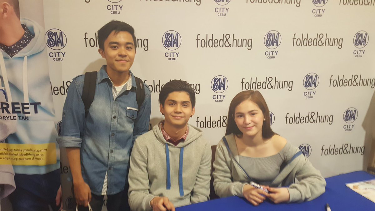 stella_miralles's tweet photo. Meet and Greet @Hashtag_RyleS and @barbieeimperial at SM City Cebu. #RyleBie 😊 https://t.co/WwgSrWgeKG