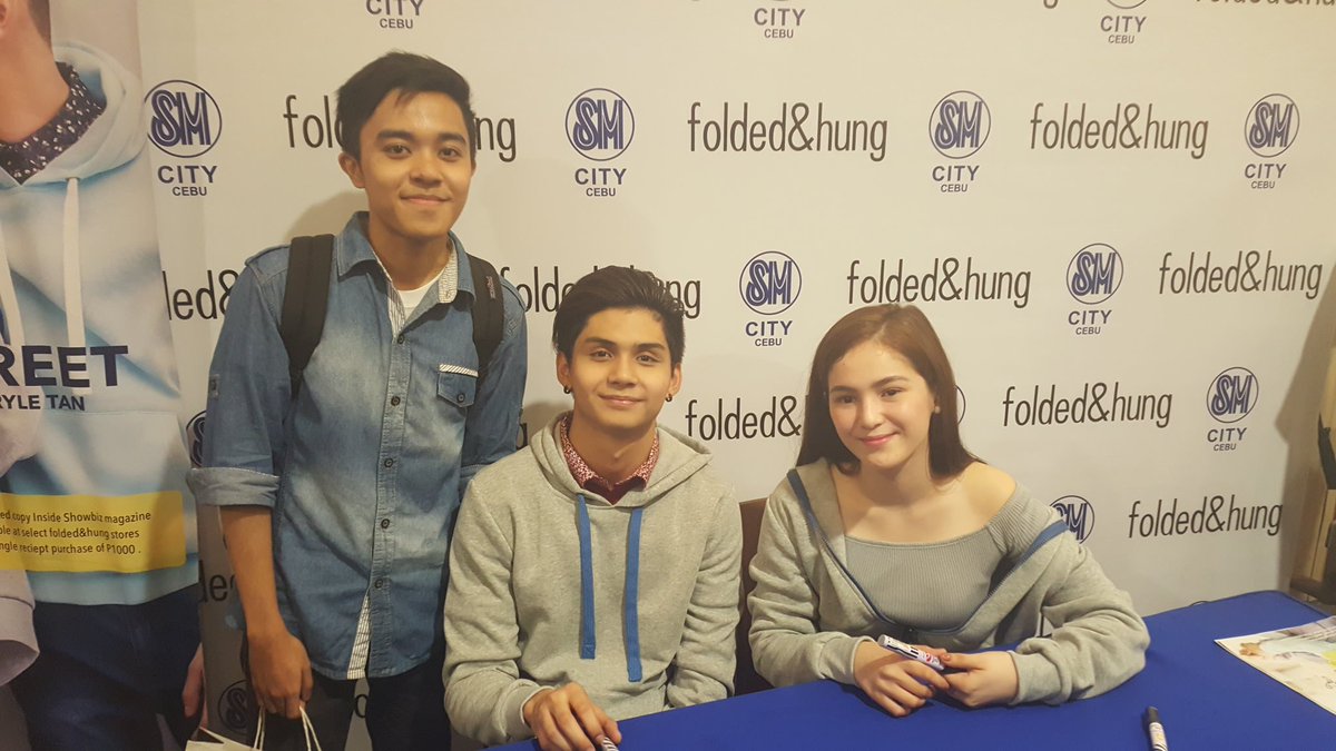 stella_miralles's tweet photo. Meet and Greet @Hashtag_RyleS and @barbieeimperial at SM City Cebu. #RyleBie 😊 https://t.co/WwgSrWgeKG