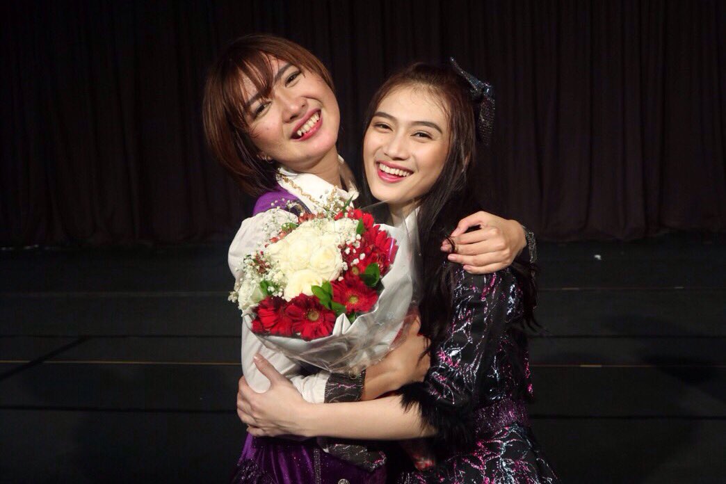 MelodyLaksani's tweet photo. Terima kasih semua sudah mengantar kelulusan Ghaida di event theater today! Happy Graduation, Ghaida! Tons of love and luck❤️💋#ArigatoGhaida https://t.co/dMlOnlpMT3