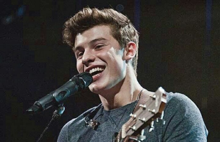 onezsm's tweet photo. I vote for @ShawnMendes New Artist of The Year Un-leashed by @TMobile #AMAs https://t.co/0WSjemKITt