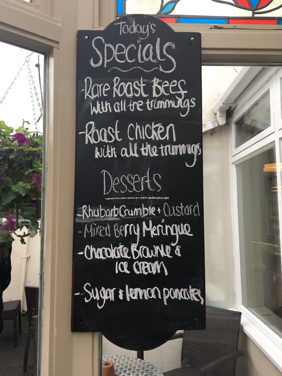 MitchellKitchen's tweet image. Don't fancy cooking but want a traditional sunday roast? Come down to The Halfway House. Only £8.95!!!🍽