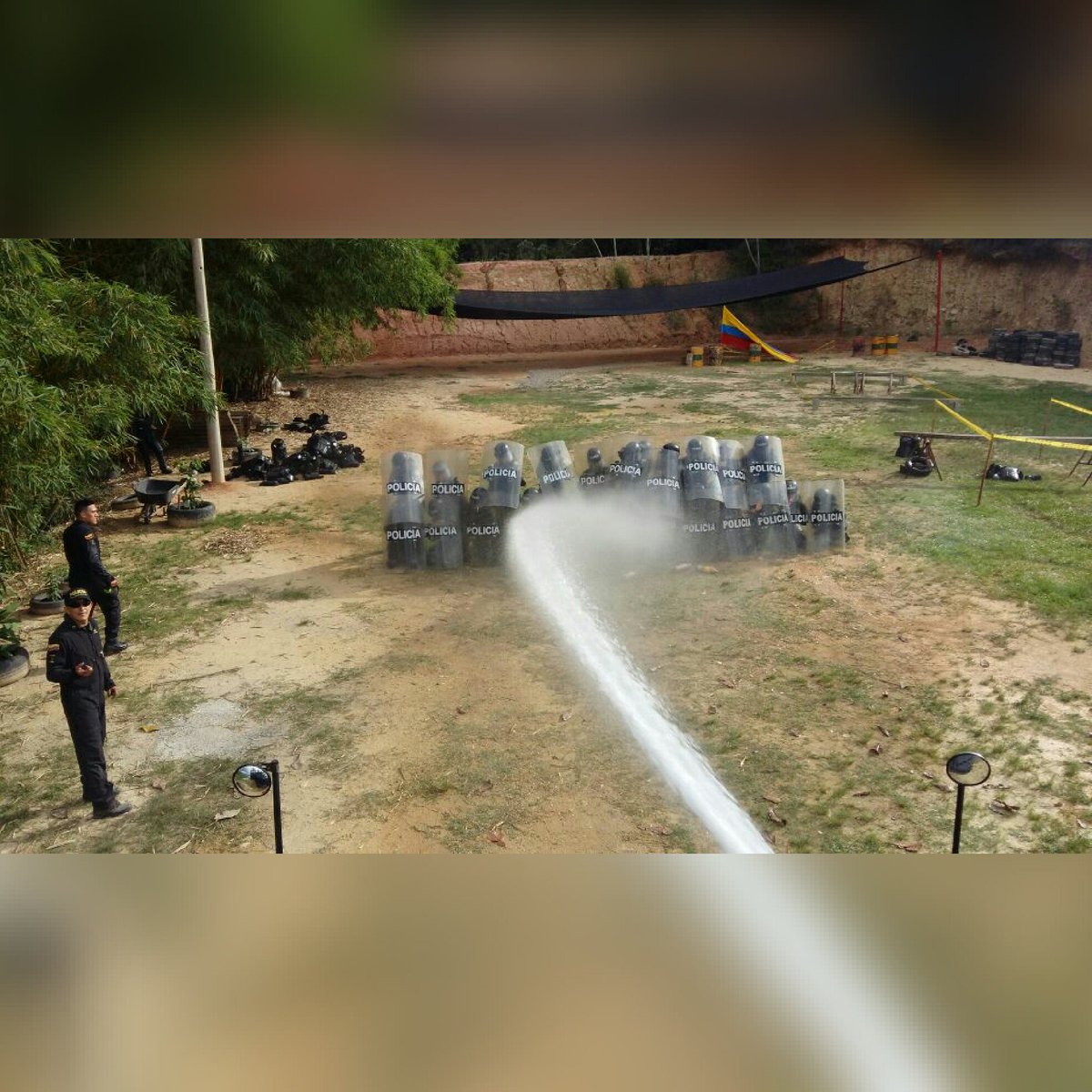 andyprinsrf's tweet photo. #PoliciaPorUnDia @policiabucaramanga @PoliciaStander gracias por esta hermosa experiencia https://t.co/mGh7fUbXdO