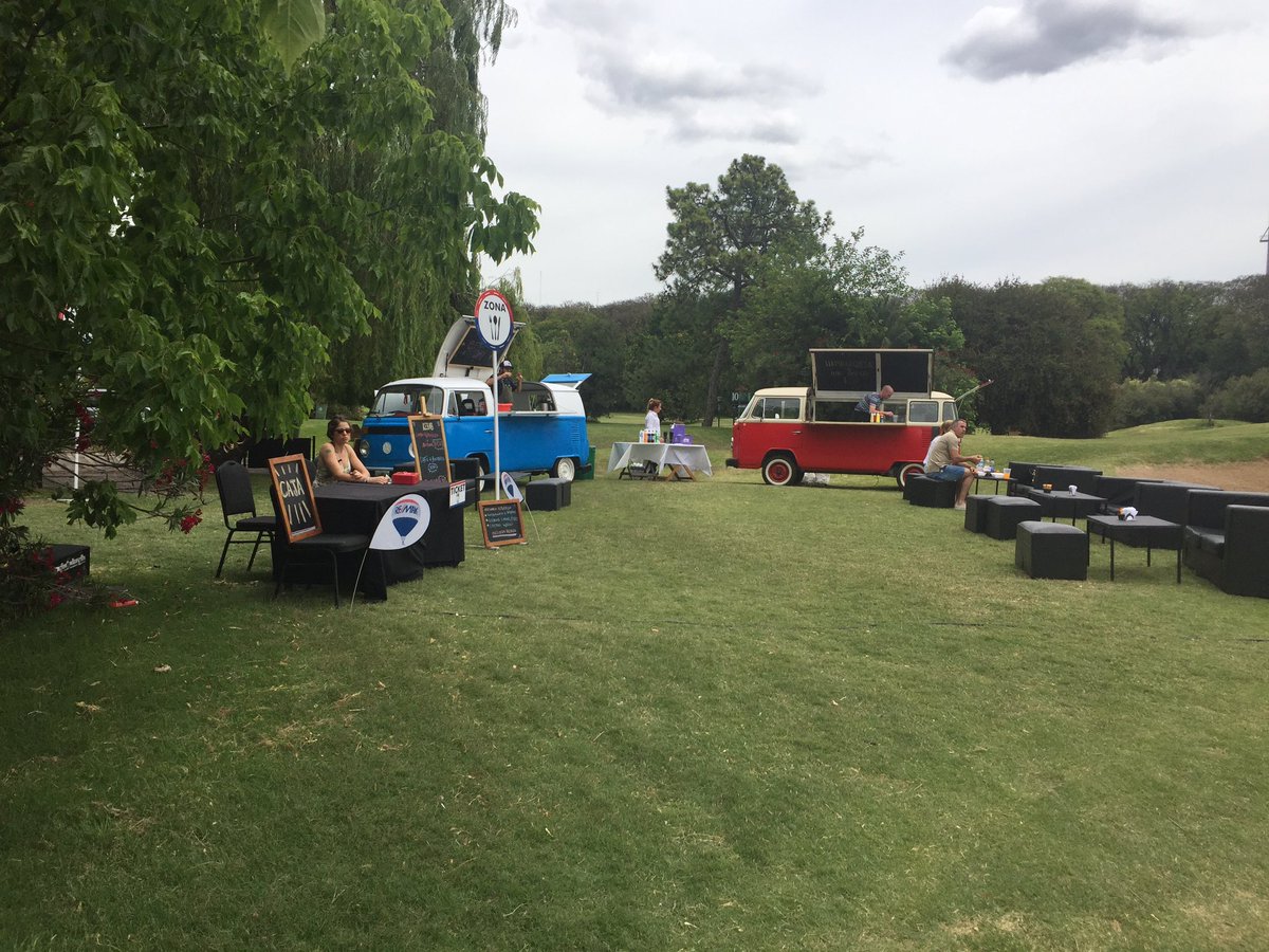OmertaDiscos's tweet photo. Evento para Remax tarea conjunta de @kebab_food y @GolfPalermo https://t.co/ZMhoIEn8Xl