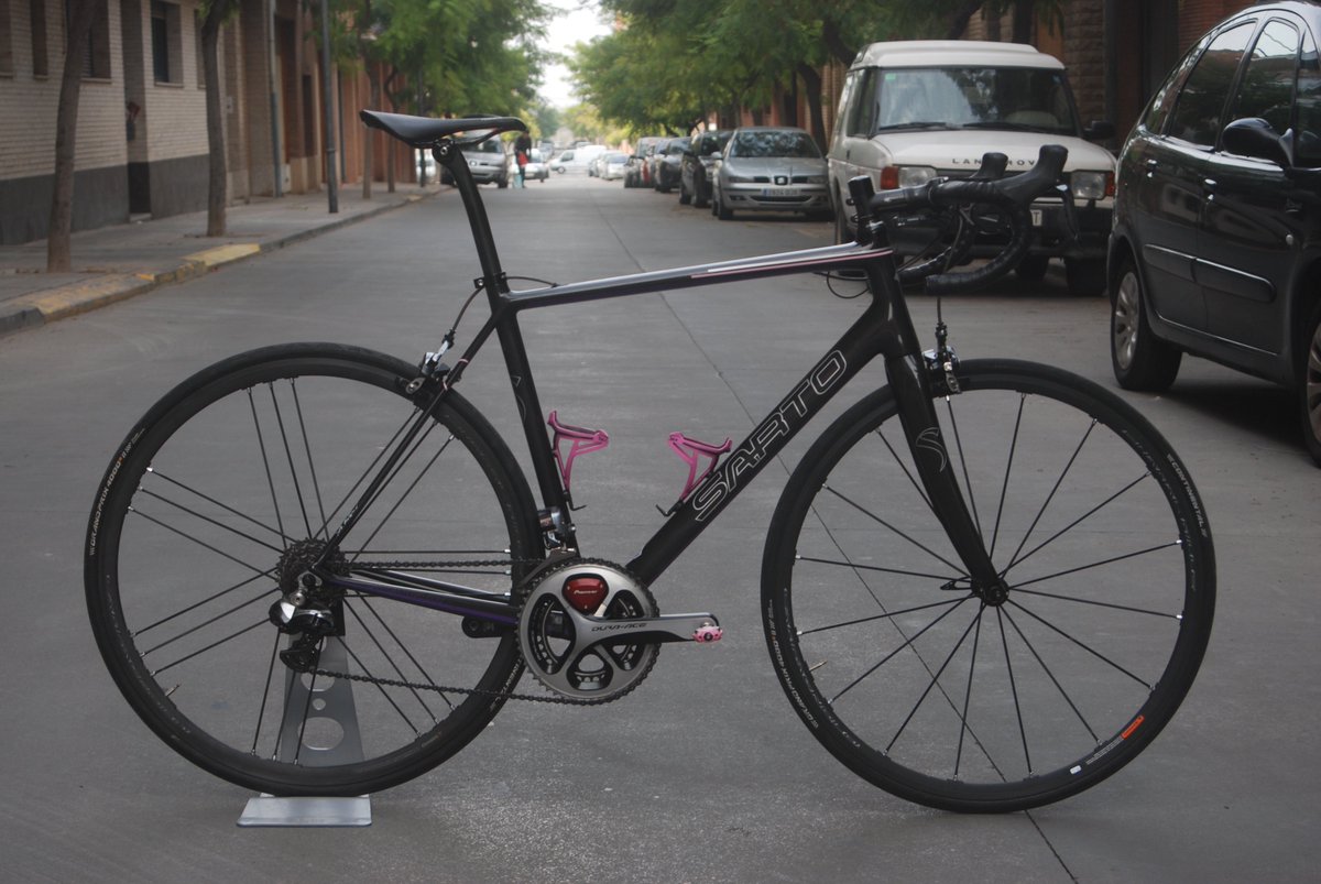 Extremely light, stiff with a unique italian touch.
A new #Sarto #Seta is ready! Check this new beauty from Bici 3.0.

100% #handmadeinitaly