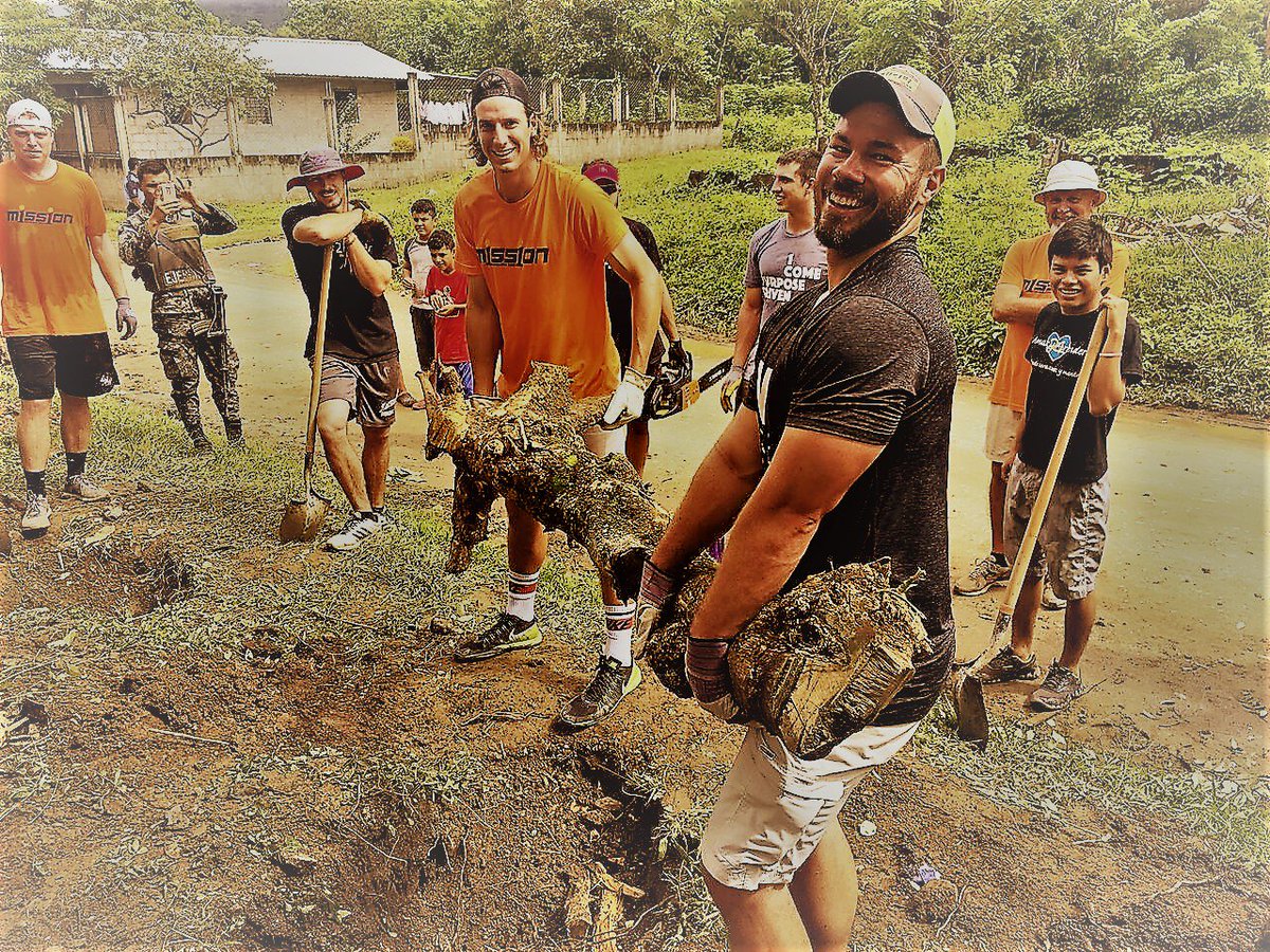 ICONbaseball's tweet photo. @_Fish23 @MHansen_16 @uniqueautosla @Hearts2H working hard in Honduras! #IconMISSION #IconFAMILY https://t.co/EvaQssNx88