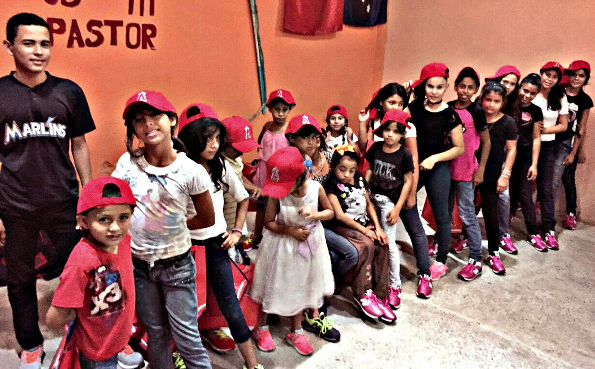 ICONbaseball's tweet photo. @DrewVerHagen @MHansen_16 &amp; @newbalance brought more than shoes to the kiddos! #IconMISSION #IconFAMILY https://t.co/qWyKOuWELM