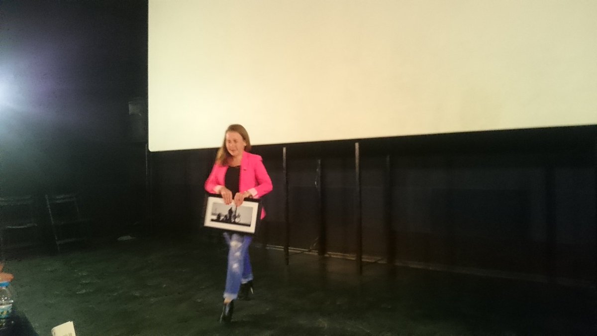 syff_bursa's tweet photo. #syff2016 Nilüfer Belediyesi Geri Dönüşüm Şube Sorumlusu Çevre Mühendisi F. Gül Aydın ile son söyleşimizi de tamamladık.🎈 https://t.co/dQpjEvn1Rv