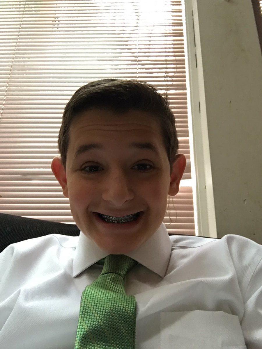 12ygold's tweet photo. Going to a party https://t.co/YUbcUnHNRh