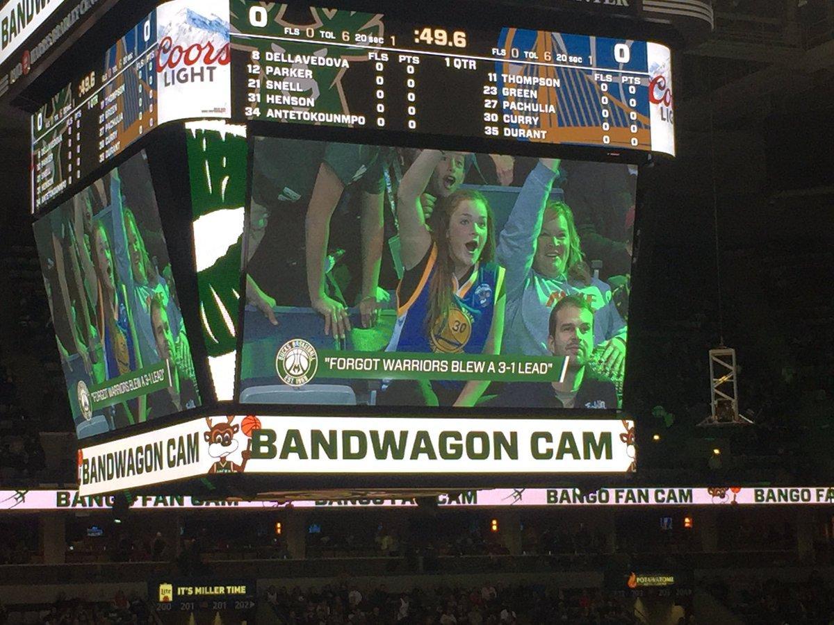 SportsCenter's tweet photo. The Milwaukee Bucks' jumbotron 😱. (via @anthonyVslater) https://t.co/GMwOAnHMVr