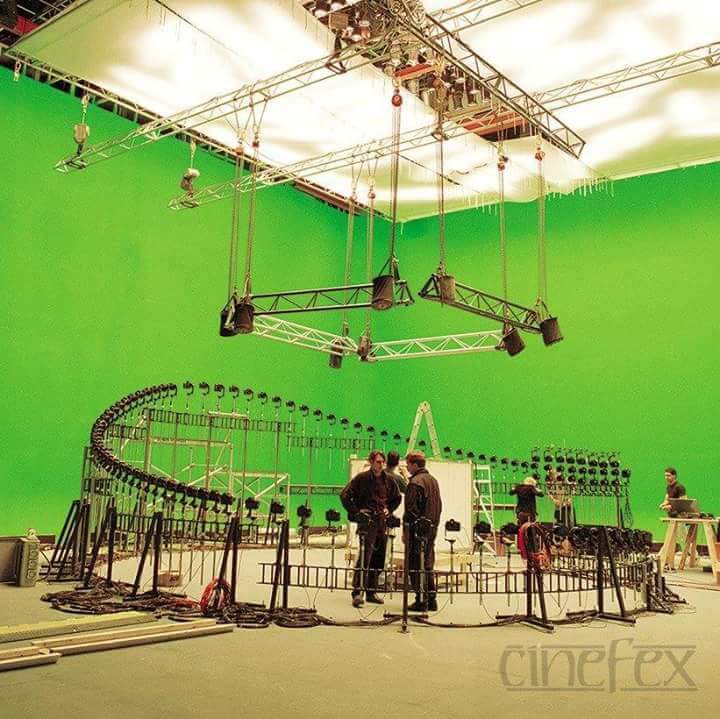 stage_techint's tweet photo. #تكنولوجيا
#Bullet_Time_Effect 
تجدون في هذا الرابط فيديو من شركة Canon يستعرض هذه التقنية. 
https://t.co/ffcgv0I75V https://t.co/gFmeTziJKN