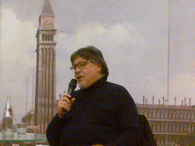 intesasanpaolo's tweet photo. Alle @gallerieditalia abbiamo avuto il piacere di parlare con Luis Sepulveda #dcm16 https://t.co/7pTe4wm9FV