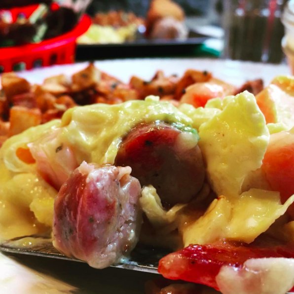 On vous attend pour le « petit-déj » ! 🐷 🍳 🍞 ☕️ <a href="/dreamerkyo/">Kyokyo</a> 
#LaBucheQc #CuisineQuebecoise #VieuxQuebec #PetitDej #Brunch