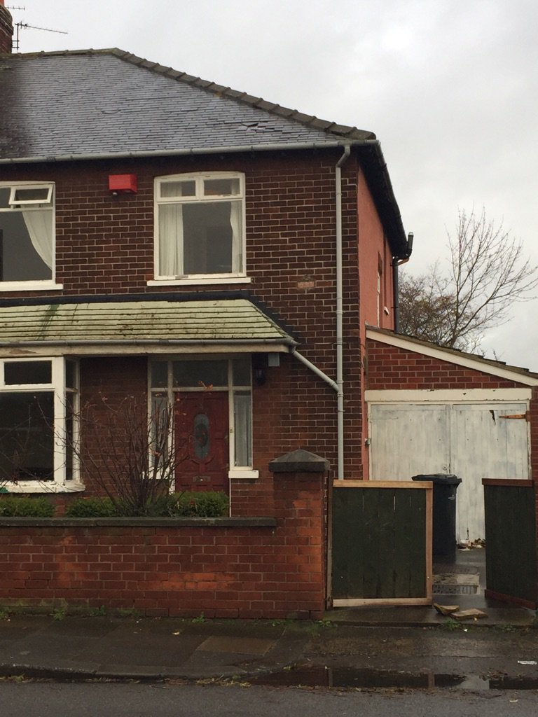 RealBobMortimer's tweet image. Got to Boro 2hrs early. So here's a picture of the house I was born and raised in