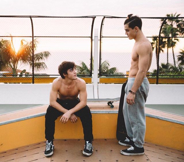 BANGABLEDOLANS's tweet photo. wtf is that https://t.co/XvrHjQwqUC