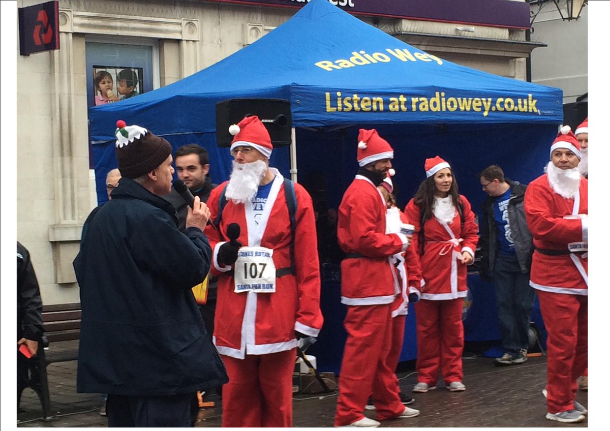 fanspageteam's tweet photo. @getsurrey Looking a lot like #Christmas in #staines today - #lino men leading #santa race. Raising money for local charities inc #SamBeare https://t.co/PZXpwVFw77