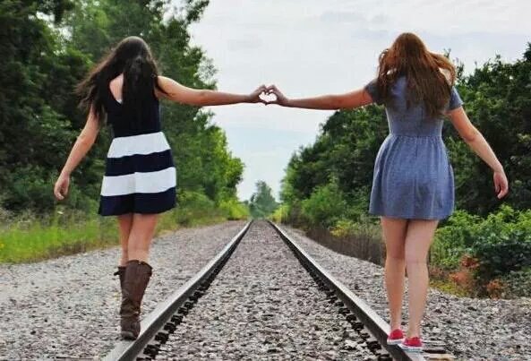 어려울 때
도움을 받으면
감사가 두배가됩니다

힘들 때
위로를 받으면
따스함이 두배가됩니다

절박할때
희망을 받으면
감동이 두배가됩니다

외로울 때
사랑을 받으면
행복이 두배가됩니다

나눠준 사람은 하나를주지만
마음을 받는 사람은 두배의 고마움이됩니다