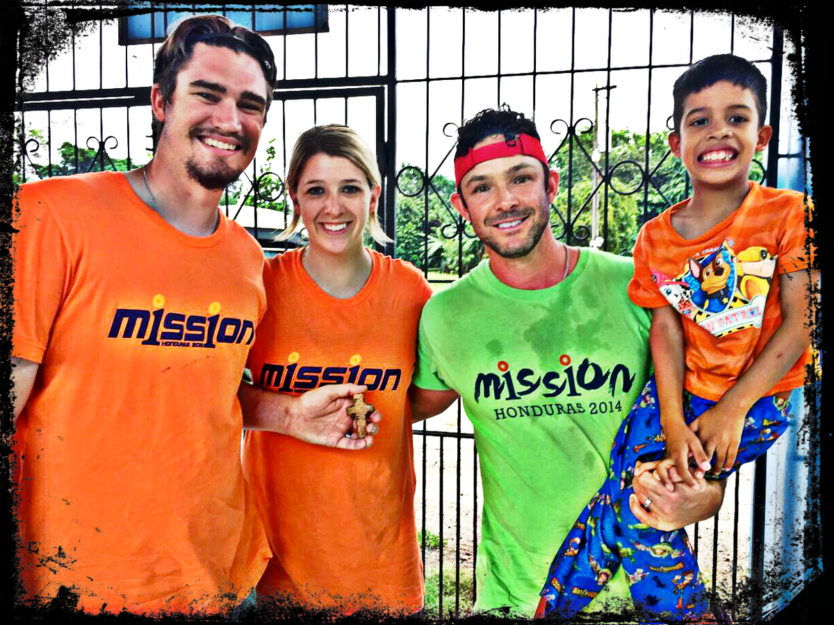 ICONbaseball's tweet photo. @Hearts2H @Heandog8 @J_Squadd21 ...  Three Years in a row... On the ground... Making a difference. #IconMISSION #IconFAMILY https://t.co/HHYFgqMY9M