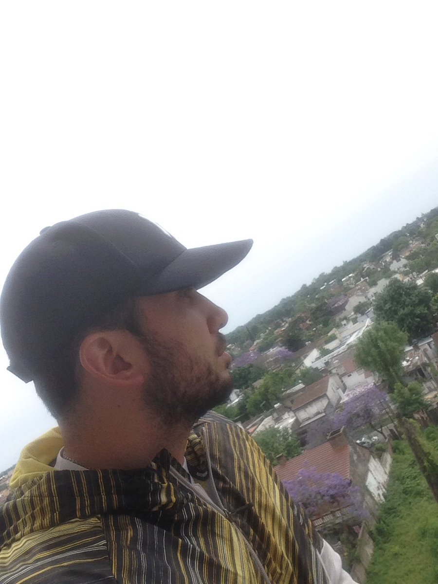 MGoldenCrows's tweet photo. Comunicado de Coach Benitez: 
"Menos LeBron,hemos decidido junto a la gerencia,declarar transferibles a todo nuestro roster de @LNFantasy" https://t.co/sKlgl6kesB