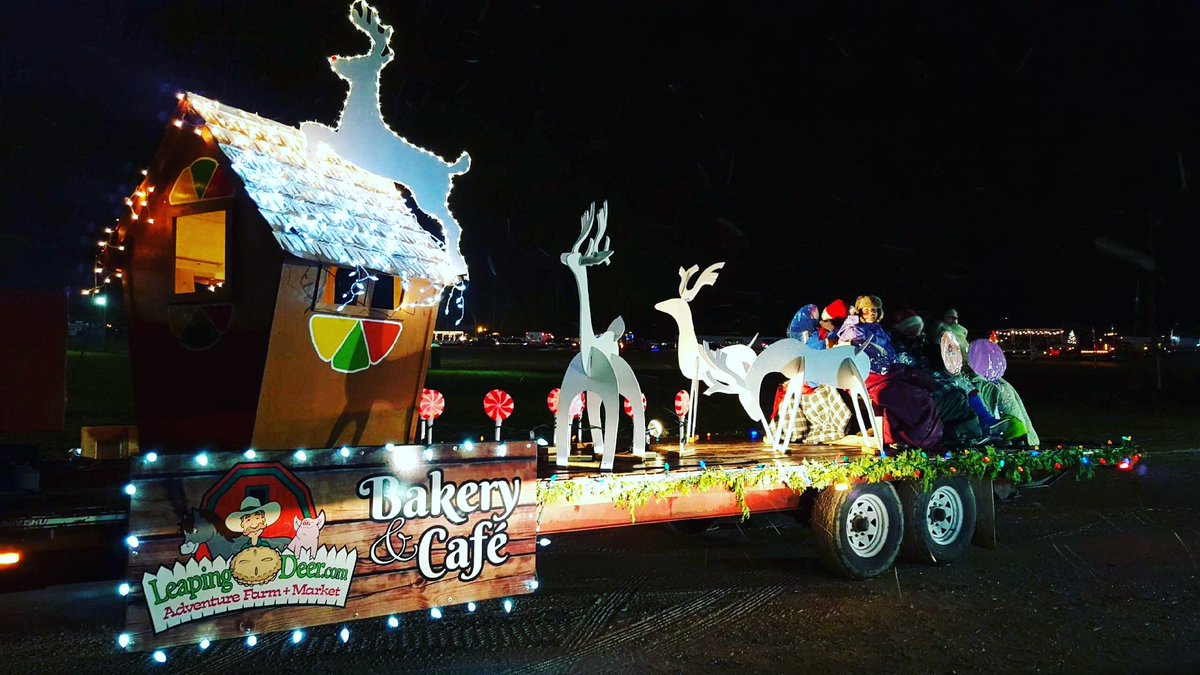 LeapingDeerFarm's tweet photo. We had a blast at the #christmas #parades yesterday! #ldafam #snow #float https://t.co/T60A7qRjHN