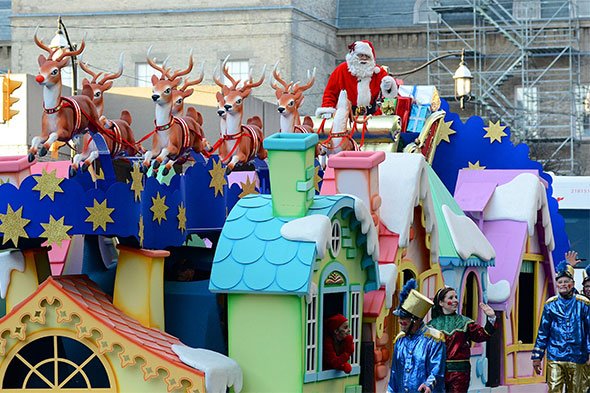 blogTO's tweet photo. The Santa Claus Parade is today Here are the route and road closures you can expect in #Toronto https://t.co/qCioYRD3mx https://t.co/DDAJEAuh9l