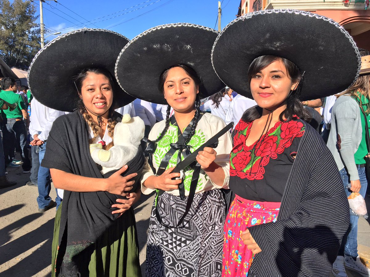 utvco's tweet photo. Estamos por iniciar el desfile conmemorativo por el inicio de la  Revolución Mexicana. 
@HectorArreolaS 
#NuestrosValores https://t.co/TSMZALZ9z9
