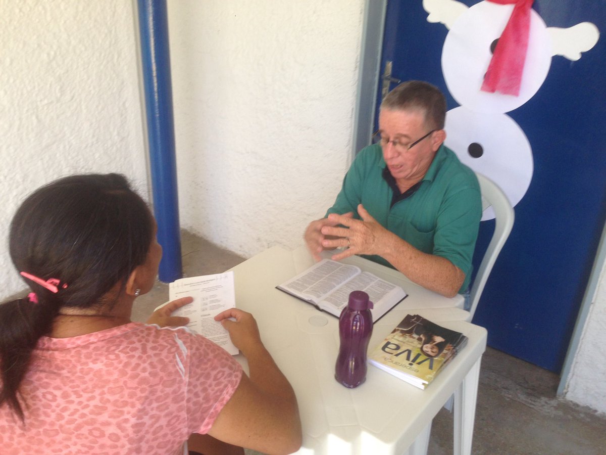 oberdanvrocha's tweet photo. #FeiradeSaude no bairro do Poço. A mensagem d saúde como porta de entrada para a pregação do evangelho. #DistritoJatiuca #UmDistritoemMissao https://t.co/zQz2895RCa