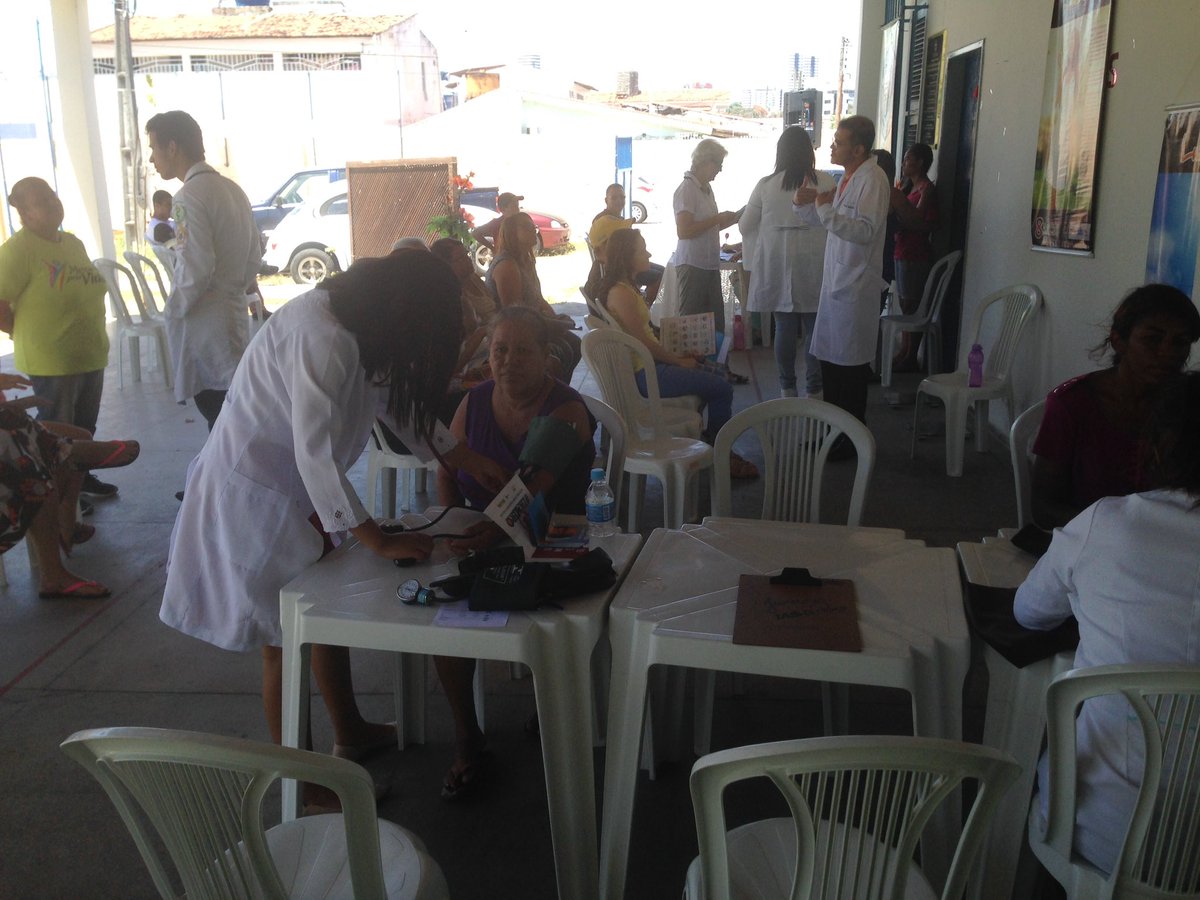 oberdanvrocha's tweet photo. #FeiradeSaude no bairro do Poço. A mensagem d saúde como porta de entrada para a pregação do evangelho. #DistritoJatiuca #UmDistritoemMissao https://t.co/zQz2895RCa
