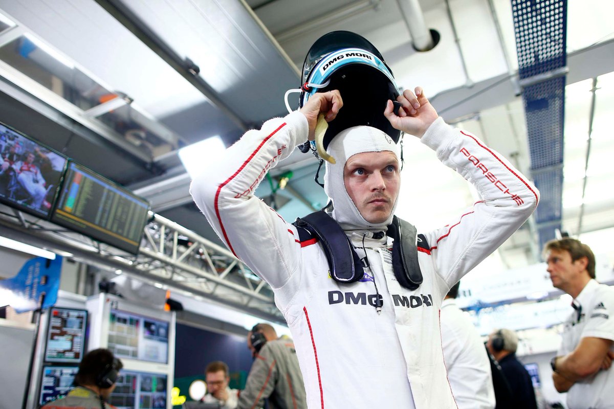 PorscheFormulaE's tweet photo. I was just carrying the car round the track. We rolled it home, and we just made it, says @LiebMarc https://t.co/JJaVX0vjlJ