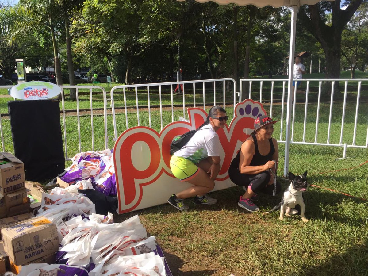 petruncolombia's tweet photo. Así Se vive Pet Run Dog Chow Cali desde el parque del ingenio. https://t.co/NYDijzXdE2