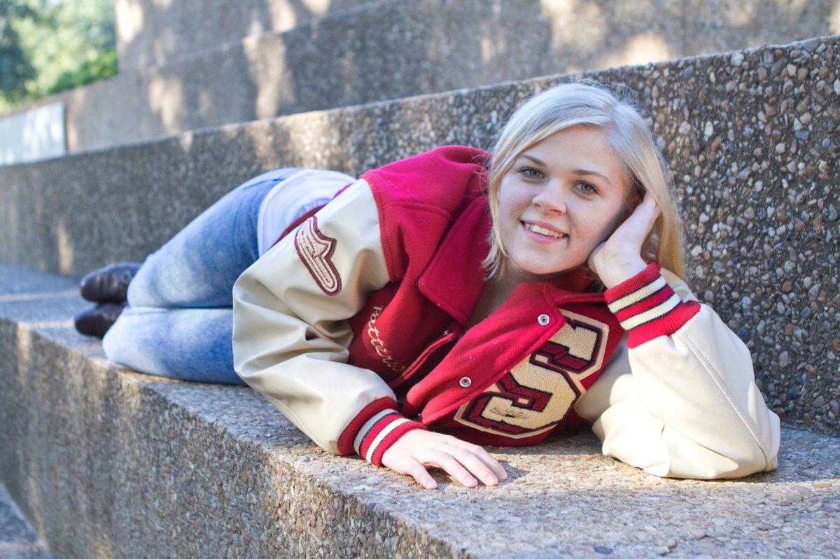morganfoster006's tweet photo. Got to take some senior pics for this beauty yesterday! #fallintexas #SENIORS2017 https://t.co/G542fM1Vjt