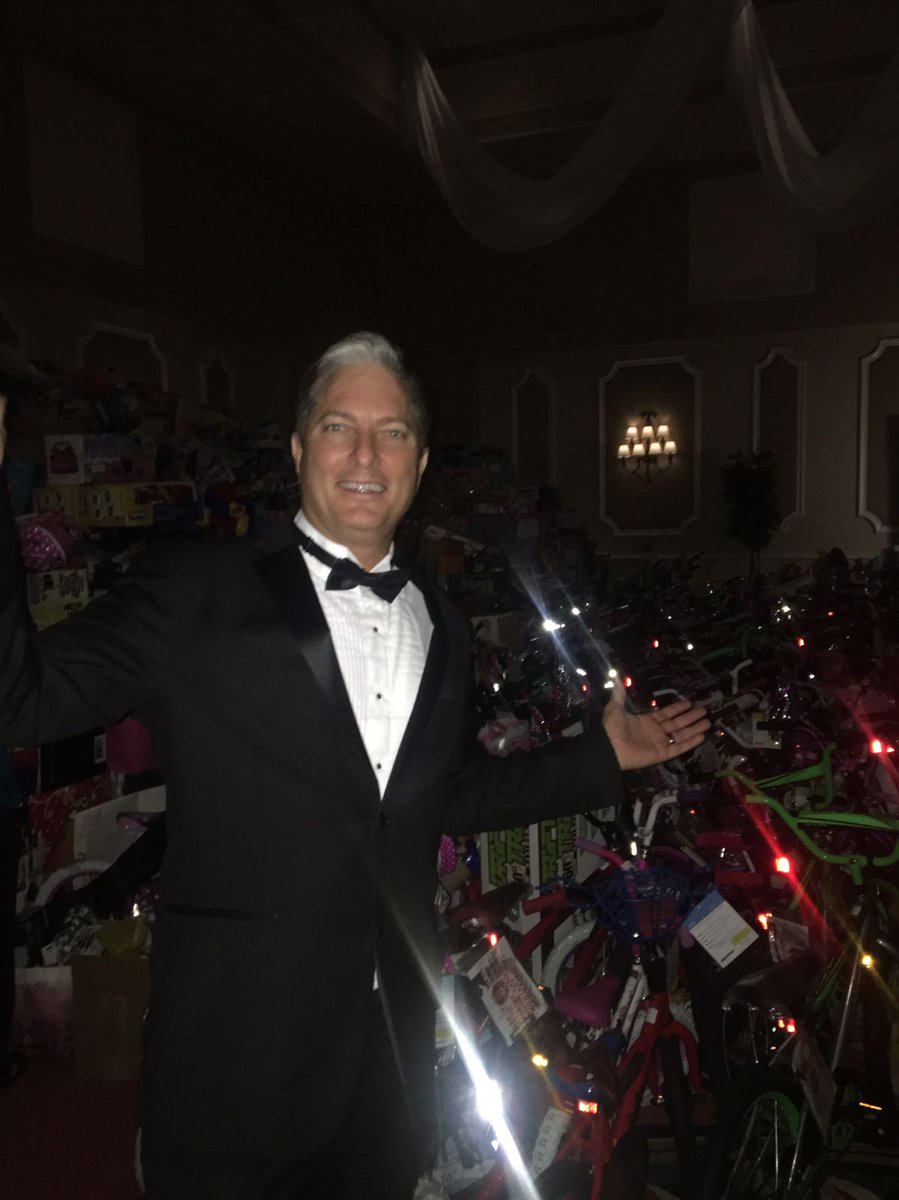 bertseale's tweet photo. What a great charity event Orlando Magarita Ball 2016 giving back #bertseale @guidogulla https://t.co/zadFmslXEe