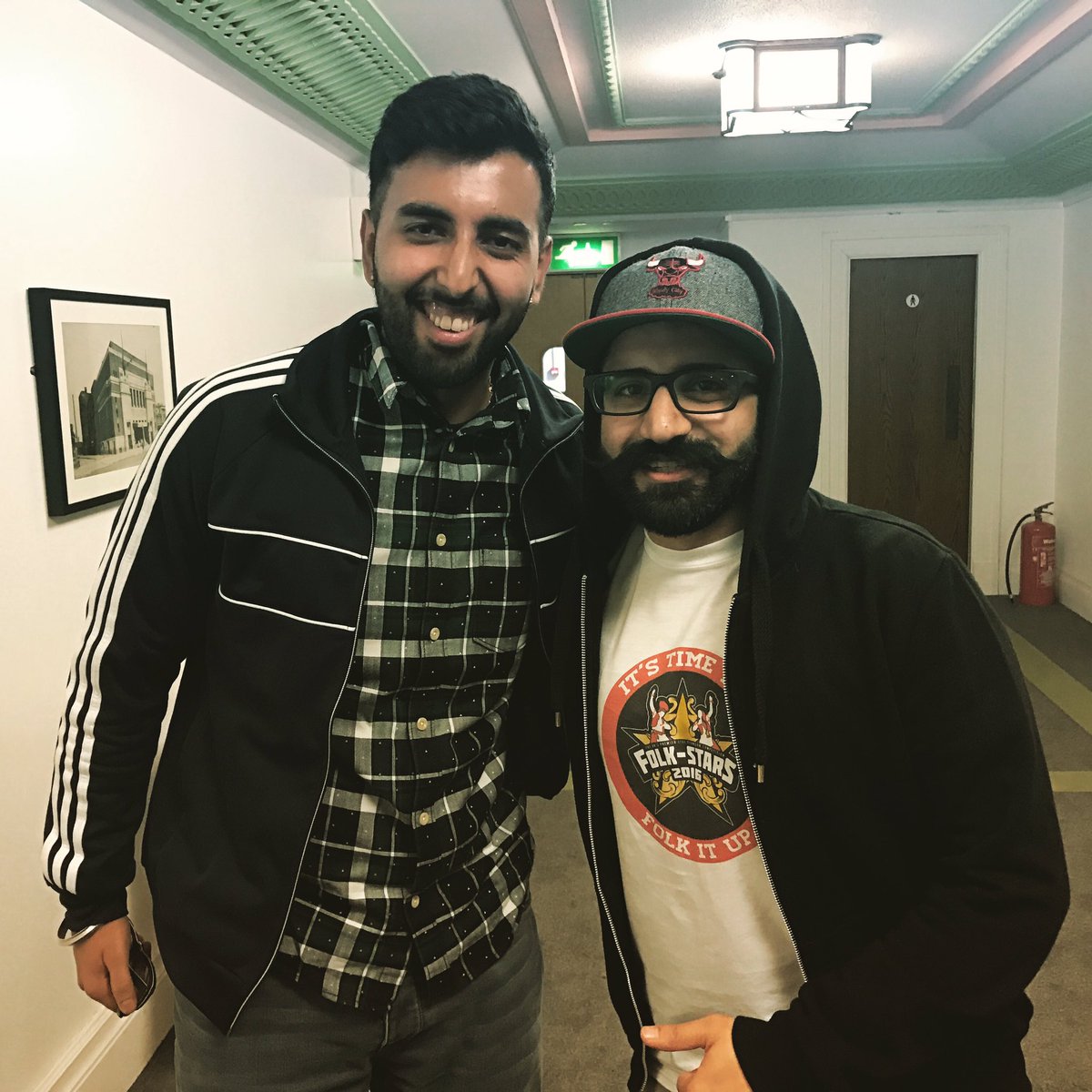 AMAR_S28's tweet photo. This guy - responsible for restoring the TRUE essence of Bhangra dancing in the UK. Phat show! Well done, Simon. #FolkStars2016 https://t.co/dybmWszzb0