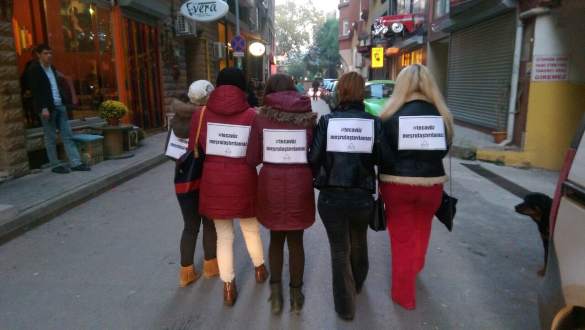 Kocaeli'de eylem yapmalarına engel olan polislere kadınlardan cevap var! #TecavüzMeşrulaştırılamaz #TeslimOlmayacağız