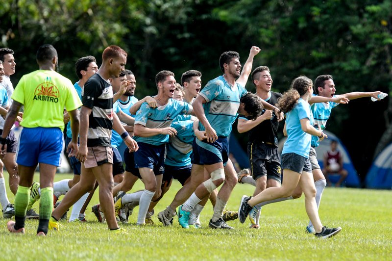 FSantaTeresa's tweet photo. Felicidades a @CaballerosRugby que sacaron el pecho por segunda vez consecutiva y se titulan como ganadores del XXIII Torneo Santa Teresa 7 https://t.co/u9fLLat8KN