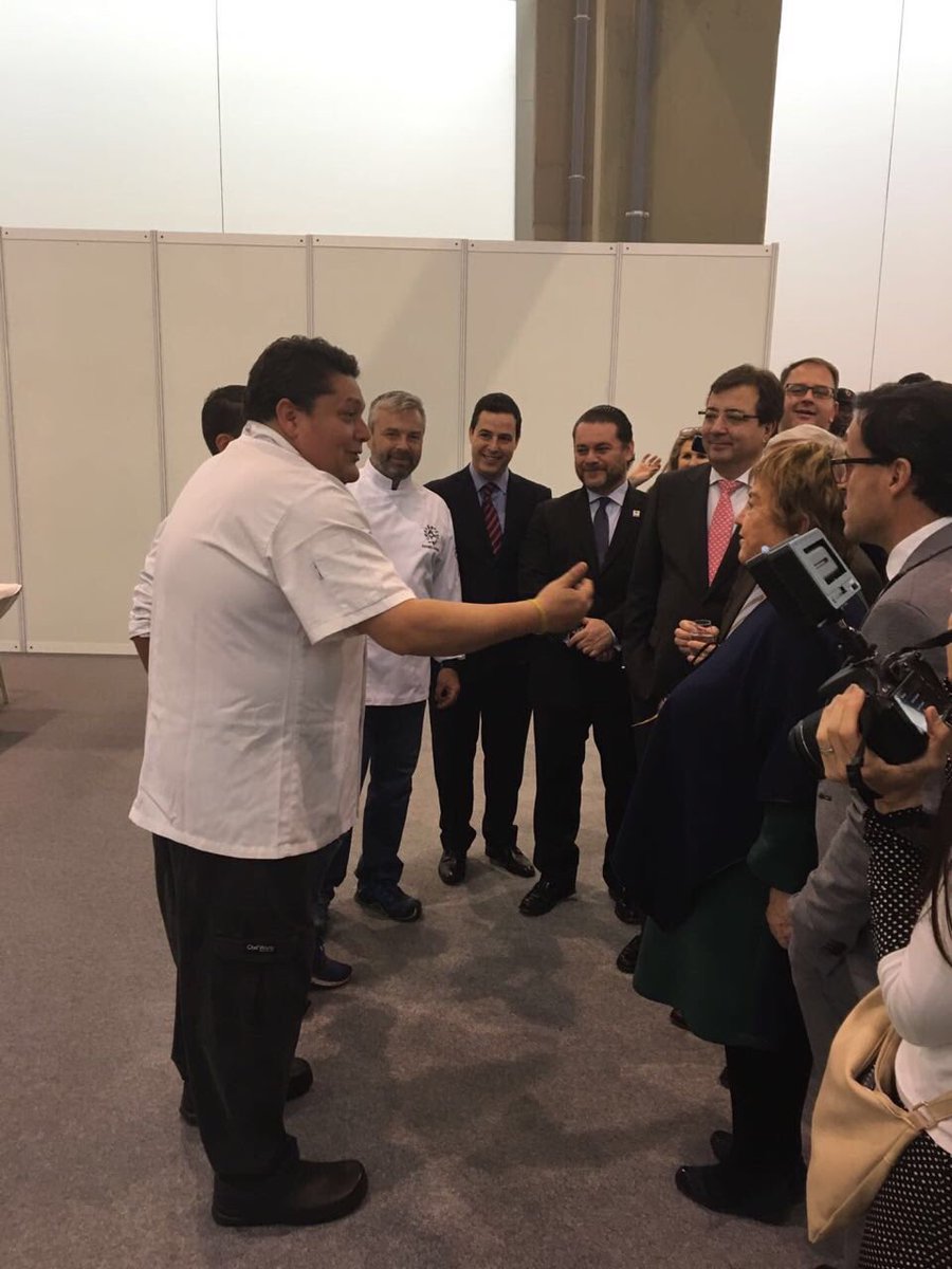 turismogobgente's tweet photo. @BricioDominguez participa con #MoleBlanco en @FIBEGA_ orgullo de @GtoSiSabe @ferolivera09 @gobiernogto https://t.co/gklnDNqGxk