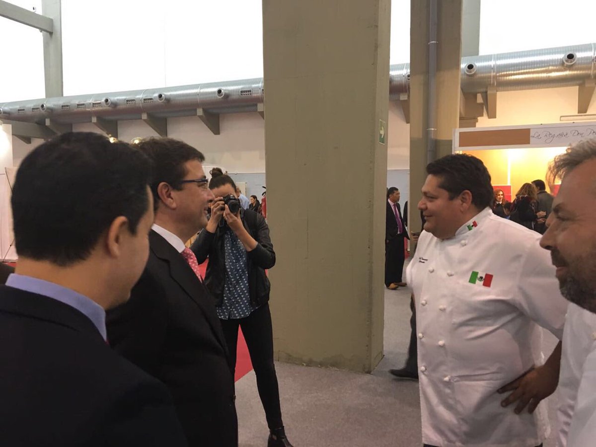 turismogobgente's tweet photo. @BricioDominguez participa con #MoleBlanco en @FIBEGA_ orgullo de @GtoSiSabe @ferolivera09 @gobiernogto https://t.co/gklnDNqGxk