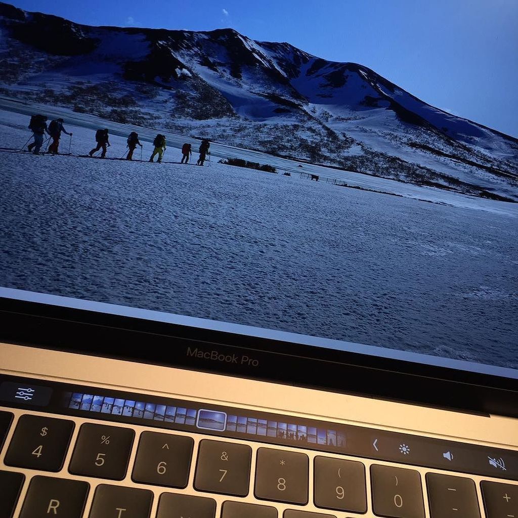 shintaroaikawa's tweet image. 新しいMacBook Pro。Air 13 Mid 2011からの買い替え。一応Touch Barも使ってみる。
#macbookpro #macbookpro2016 ift.tt/2eTOuXb