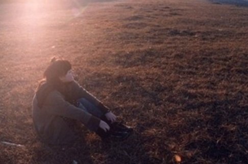 앞만 보고 일하고 후회하며 뒤를 돌아보고 아쉬워합니다.
그립고 외로울 땐 옆을 바라보고 고개 숙여 땅을 보며 한숨짓지요 
그것이 인생이라 말하며 그렇게 스스로를 위로하며 또 하루를 살아야겠죠
#감동 #명언