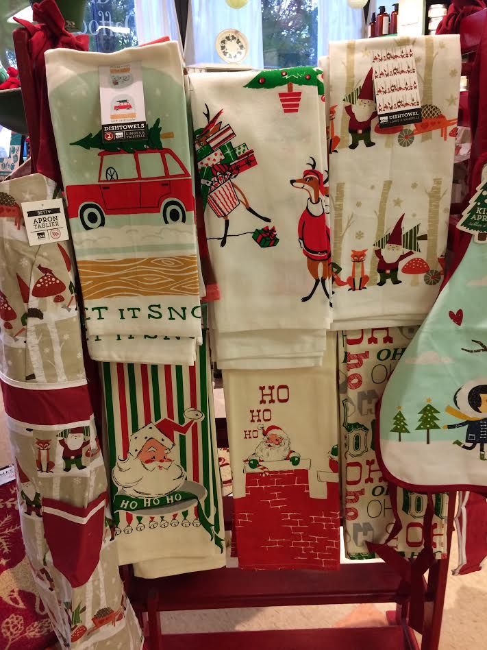 GreenDaffodil1's tweet photo. Soooo many holiday towels to make your kitchen look marvelous! #hohoho #holidaylinens https://t.co/PZ7Ur3qKju