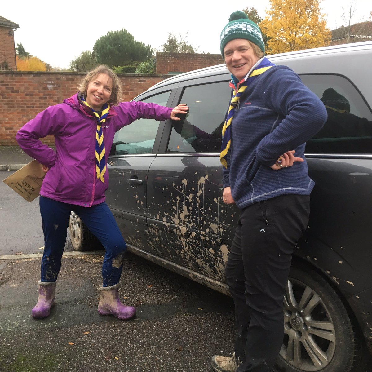 Scoutsscarter's tweet photo. Well done ladies great work supporting a winning team &amp; getting the car unstuck. Looks like you need a @portjackson2 review session ASAP https://t.co/KfKuqxAbIE