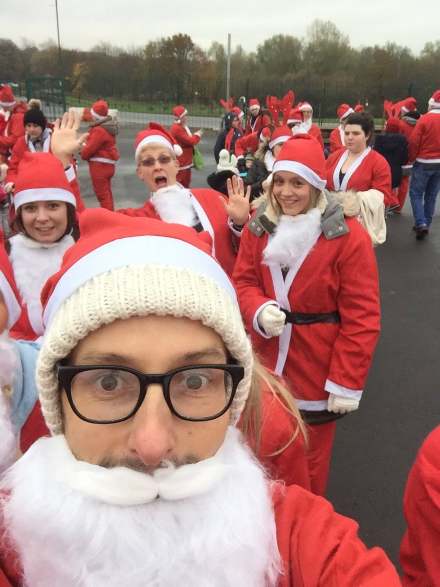 CarnbroePS's tweet photo. Well done to our team of #SantaDashers supporting a great cause today @StAndrewHospice https://t.co/oUtSnbOSOA