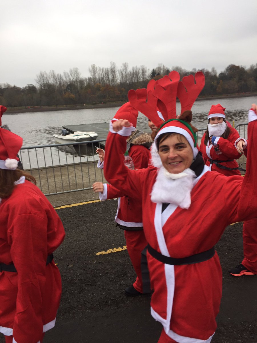 CarnbroePS's tweet photo. Well done to our team of #SantaDashers supporting a great cause today @StAndrewHospice https://t.co/oUtSnbOSOA