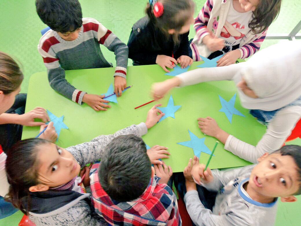 Savaşlardan kaçıp ülkemize sığınan çocuklar Toplum Merkezlerimizde geleceğe güvenle ve umutla bakıyor. #20KasımDünyaÇocukHaklarıGünü