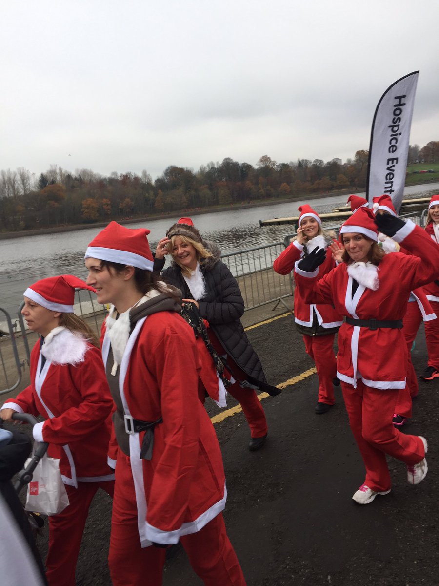 CarnbroePS's tweet photo. Well done to our team of #SantaDashers supporting a great cause today @StAndrewHospice https://t.co/oUtSnbOSOA